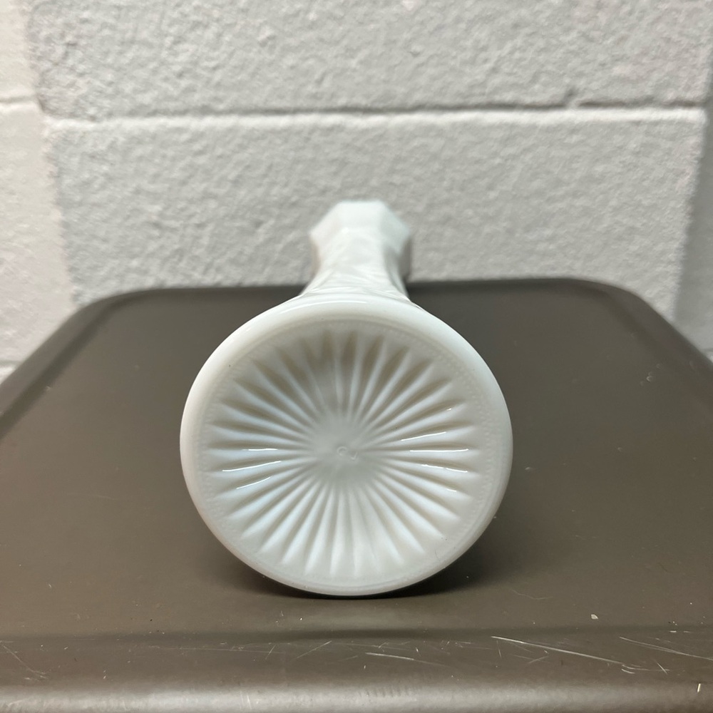 Elegant White Ceramic Vase - Picture 3 of 4